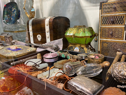 Robin's Antiques
